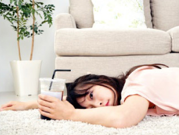 ジメジメ＆暑い季節もラグで快適に♪