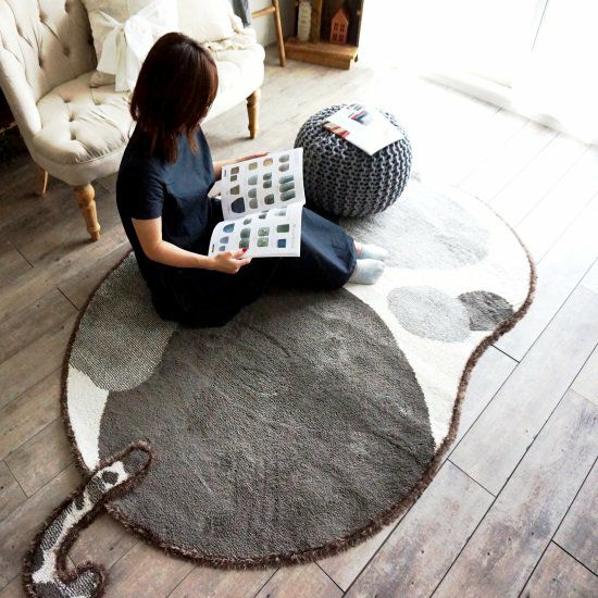 【ラグモア】130×185cm ネコ型の消臭・防ダニ高機能ラグ ネコ型の消臭・防ダニ高機能ラグ かわいいフォルム！しっぽ付き