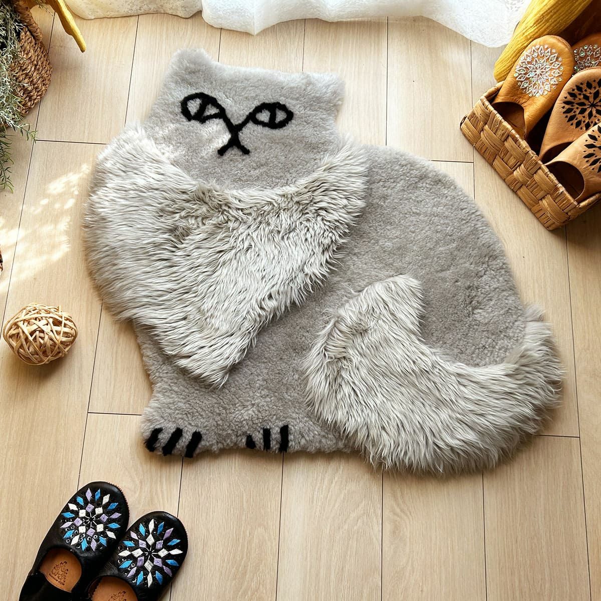 本物ムートンのおしゃれな猫モチーフマット＜Mimir -ミーミル グレー